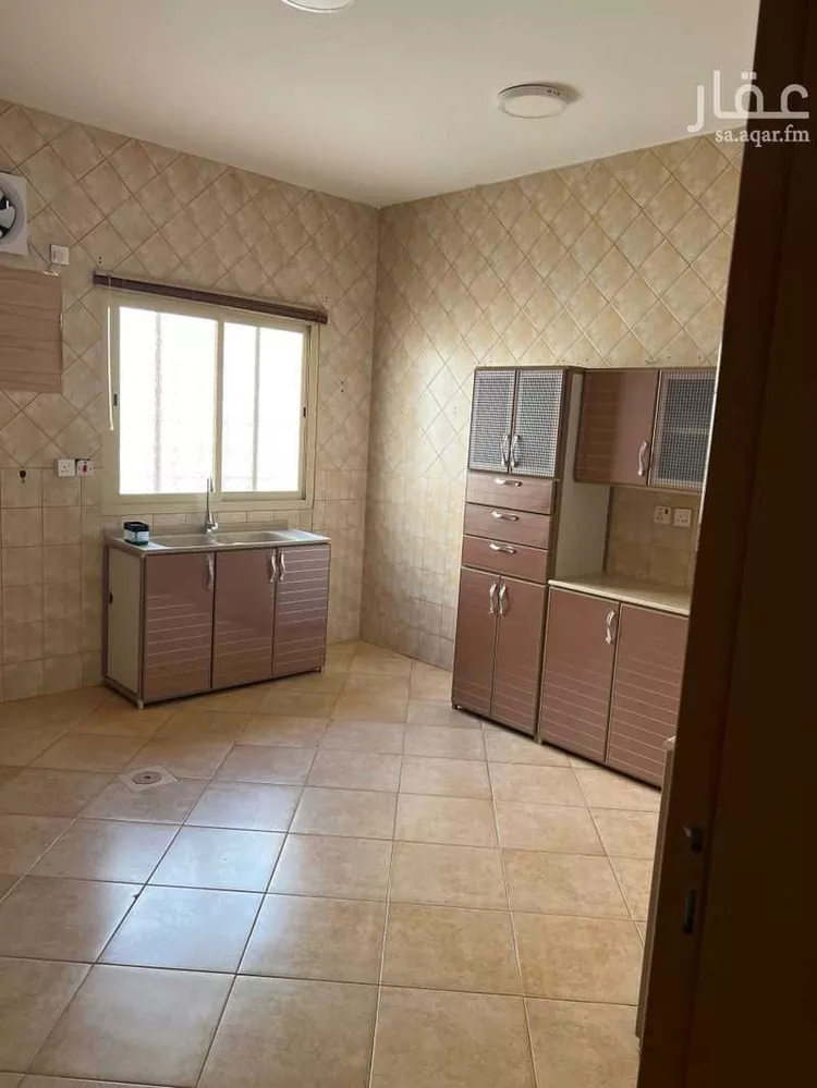 عمارة للبيع في شارع شارع صلاح الدين الايوبي, حي الأندلس, مدينة بقيق, المنطقة الشرقية 16