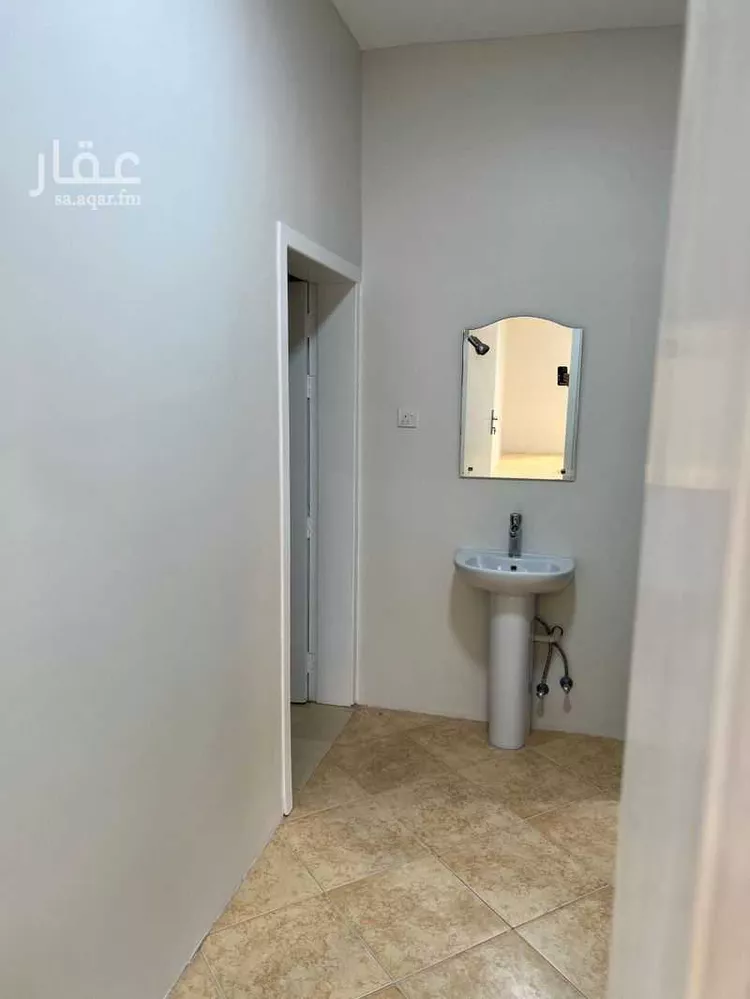 عمارة للبيع في شارع شارع صلاح الدين الايوبي, حي الأندلس, مدينة بقيق, المنطقة الشرقية 9
