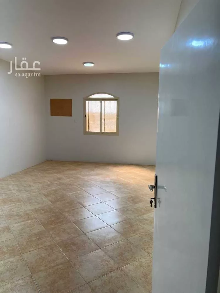عمارة للبيع في شارع شارع صلاح الدين الايوبي, حي الأندلس, مدينة بقيق, المنطقة الشرقية 7