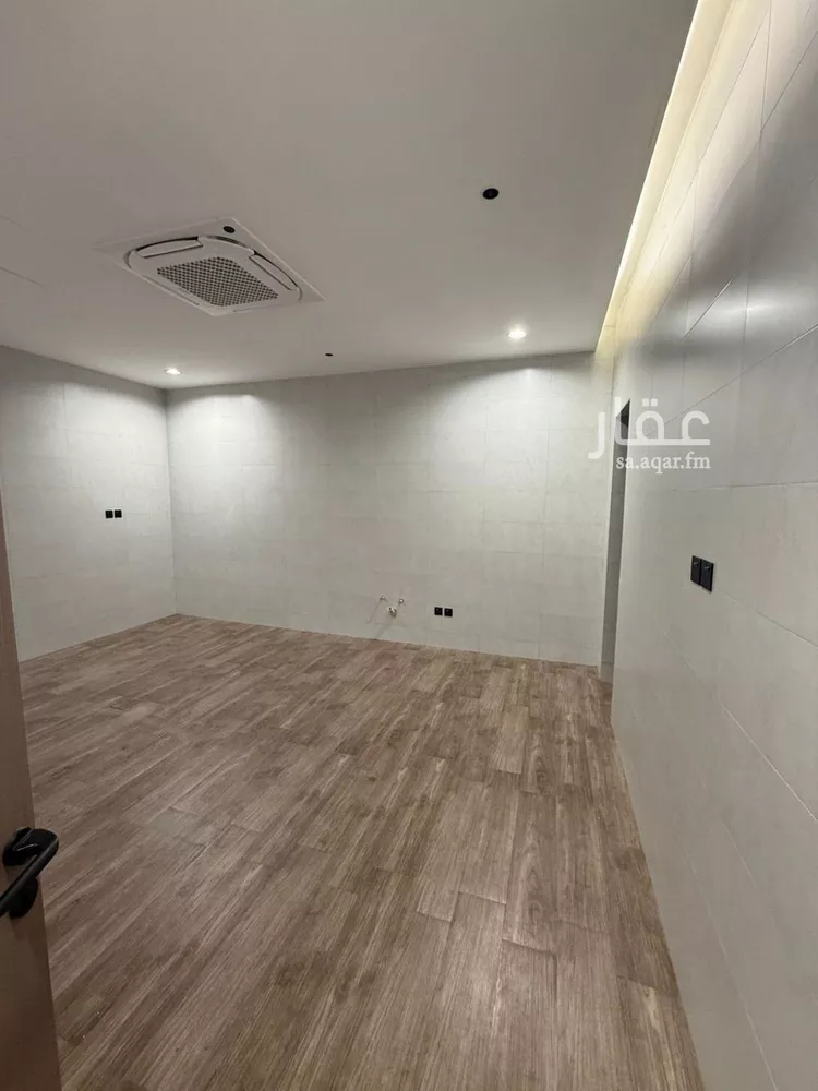 فيلا للبيع في شارع حلل بنت أبي المكارم, حي المهدية, مدينة الرياض, منطقة الرياض 12