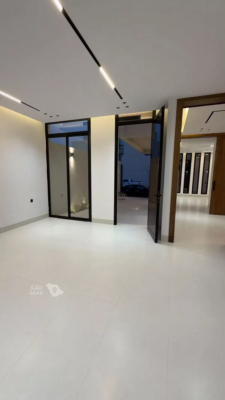فيلا للبيع في شارع زينب بنت أبي سلمة, حي المهدية, مدينة الرياض, منطقة الرياض صورة 4