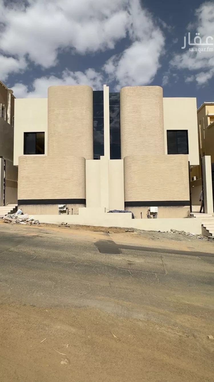 فيلا للبيع في شارع سعد بن الحارث, حي الجامعيين, مدينة خميس مشيط, منطقة عسير