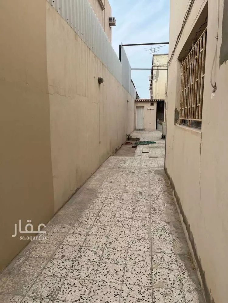 دور للبيع في شارع المبرز, مدينة الظهران, المنطقة الشرقية صورة 4