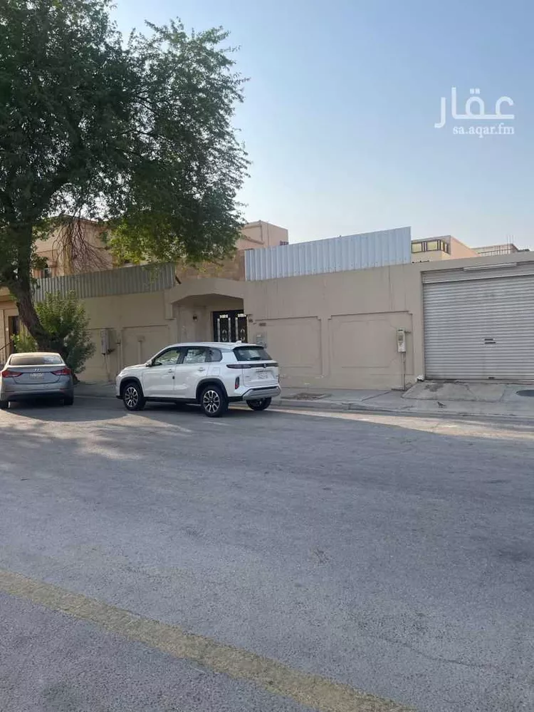 دور للبيع في شارع المبرز, مدينة الظهران, المنطقة الشرقية