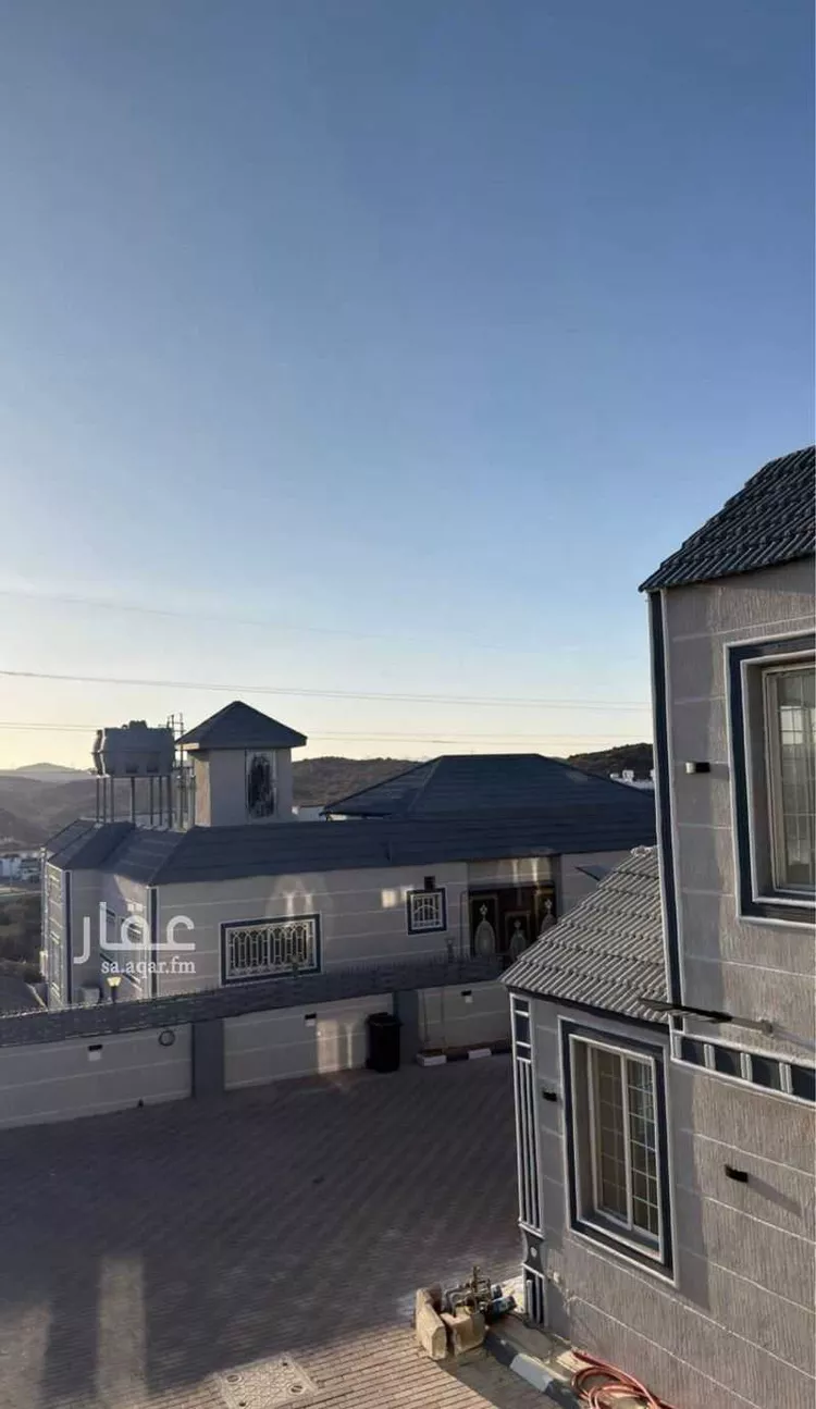 فيلا للبيع في شارع شارع عرض 10, حي لية السفلي, مدينة الطائف, منطقة مكة المكرمة صورة 2