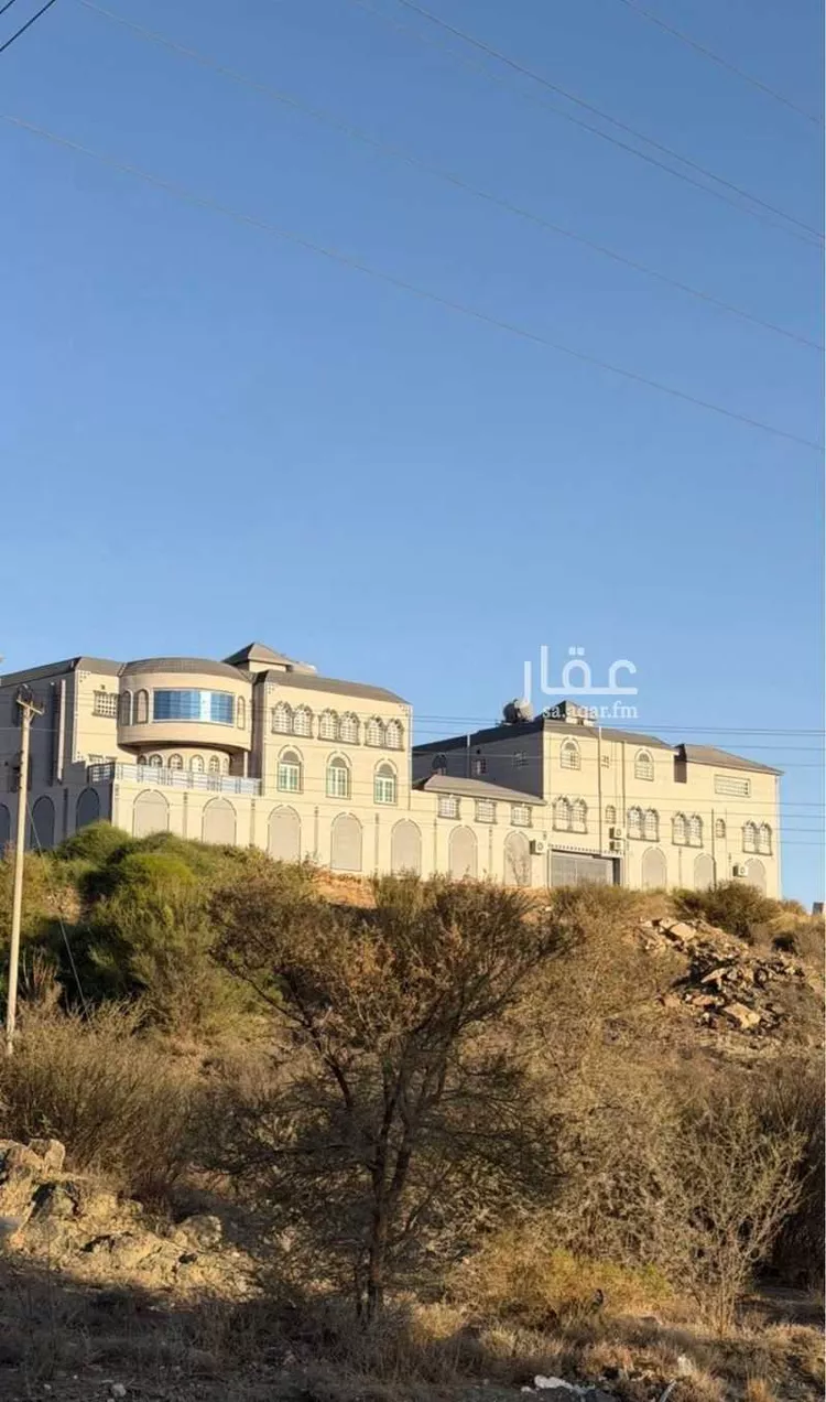 فيلا للبيع في شارع شارع عرض 10, حي لية السفلي, مدينة الطائف, منطقة مكة المكرمة