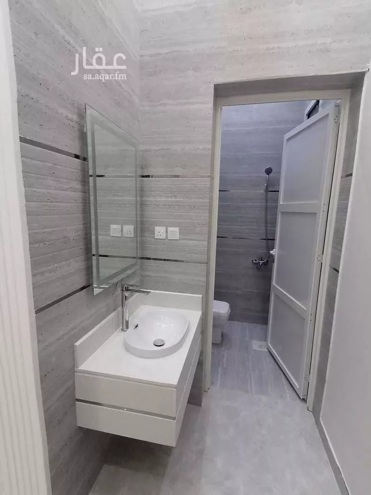 Floor for Sale in Al Muzahimiyah Tuwaiq 15