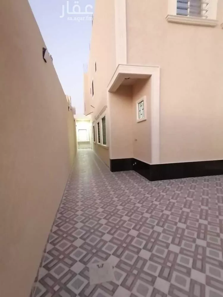 Floor for Sale in Al Muzahimiyah Tuwaiq 11