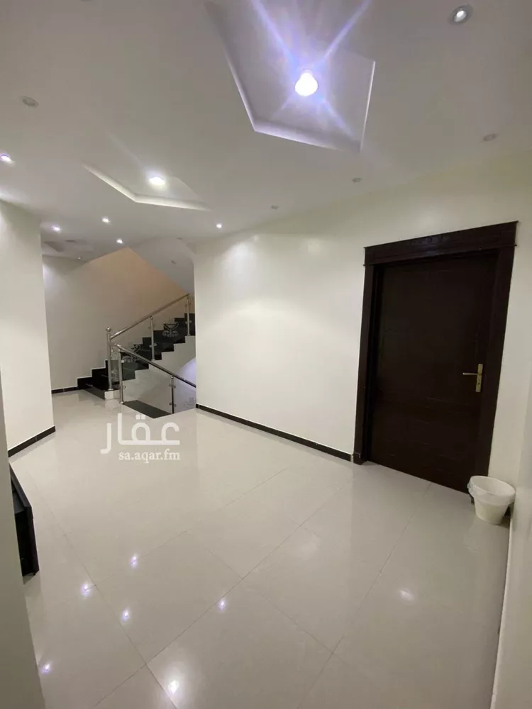 فيلا للإيجار في شارع عبيدالله بن سهيل الأنصاري, حي العوالي, مدينة الرياض, منطقة الرياض صورة 2