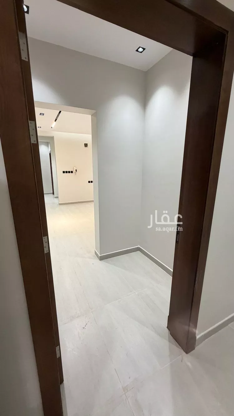 Floor for Sale in Riyadh As Safaa 9