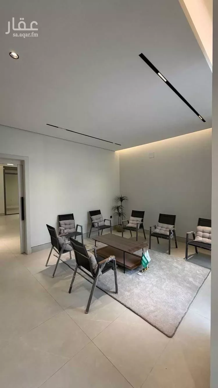 Floor for Sale in Riyadh Al Arid 9
