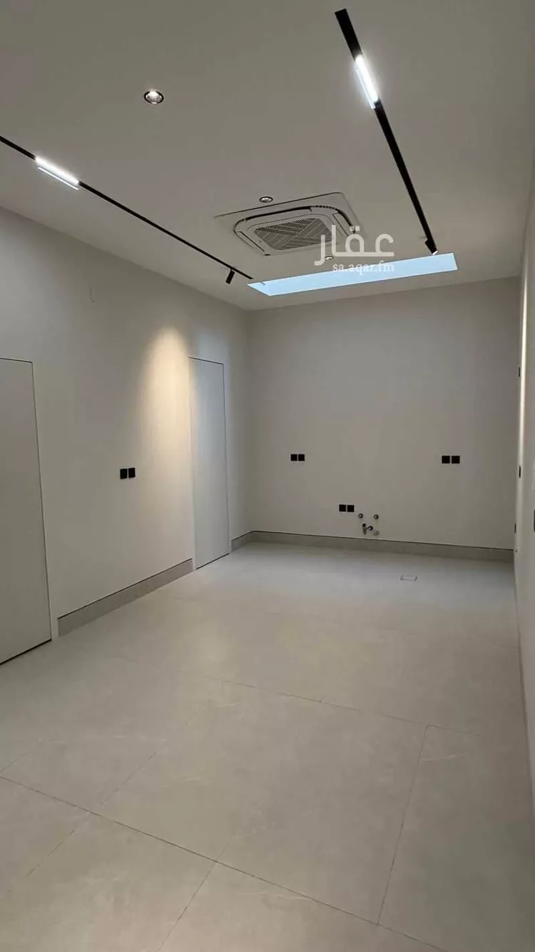 Floor for Sale in Riyadh Al Arid 16