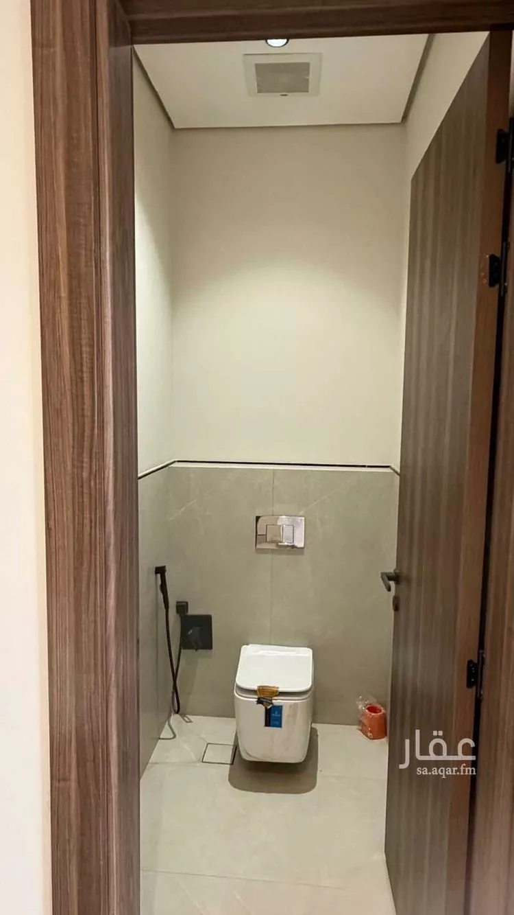Floor for Sale in Riyadh Al Arid 7
