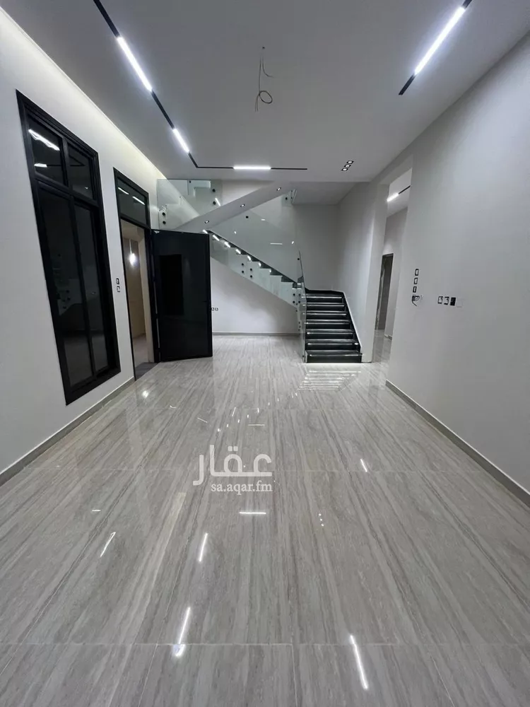 فيلا للبيع في شارع محمد بن أحمد الفاسي, حي الرمال, مدينة الرياض, منطقة الرياض صورة 2