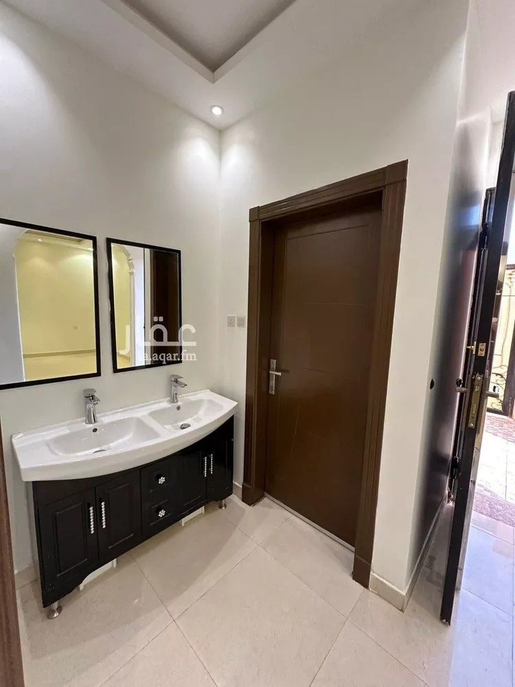 فيلا للبيع في شارع أبي بكر بن فتحون, حي المهدية, مدينة الرياض, منطقة الرياض صورة 2