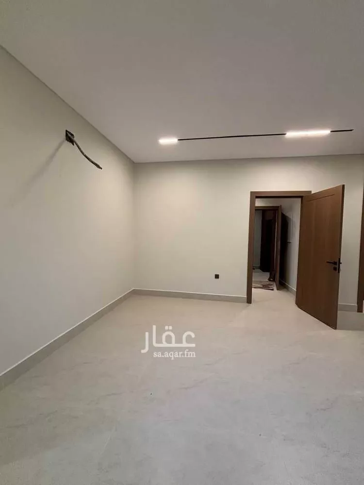 Floor for Sale in Riyadh Al Malqa 13