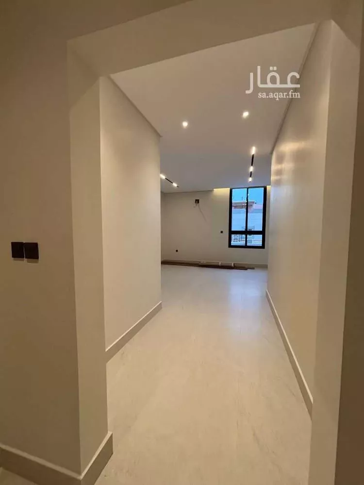 Floor for Sale in Riyadh Al Malqa 10