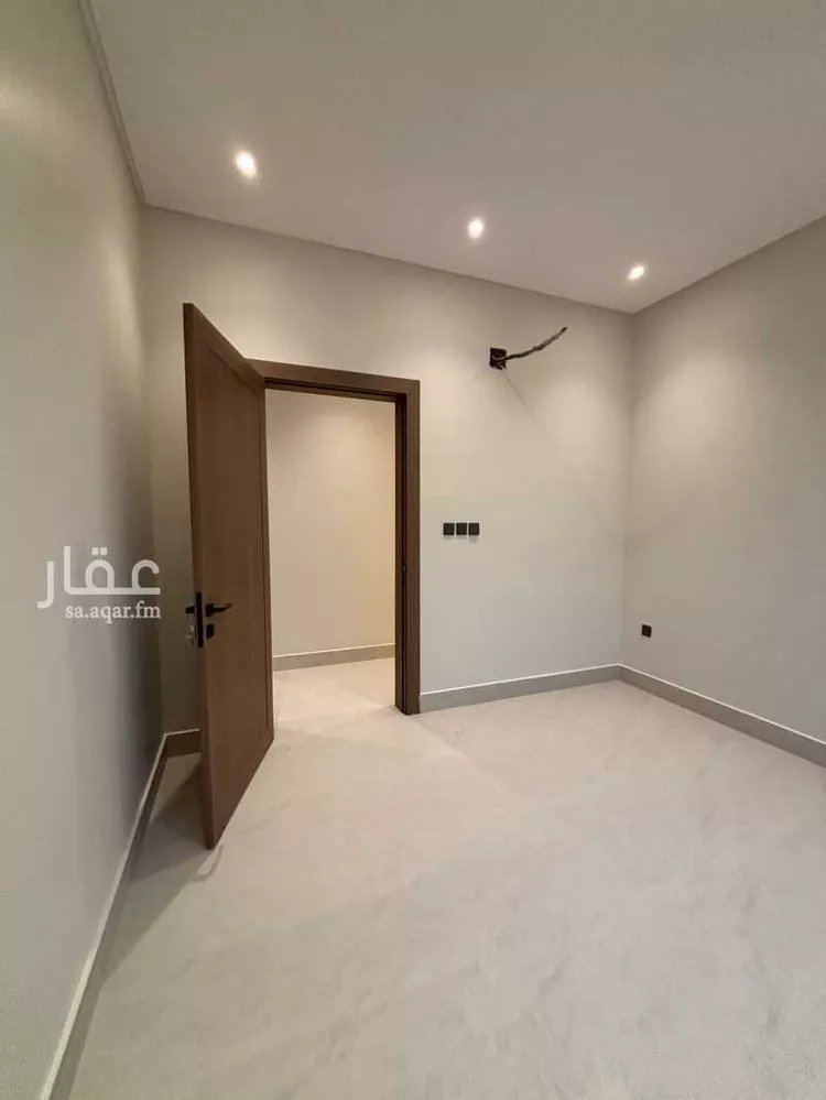 Floor for Sale in Riyadh Al Malqa 24