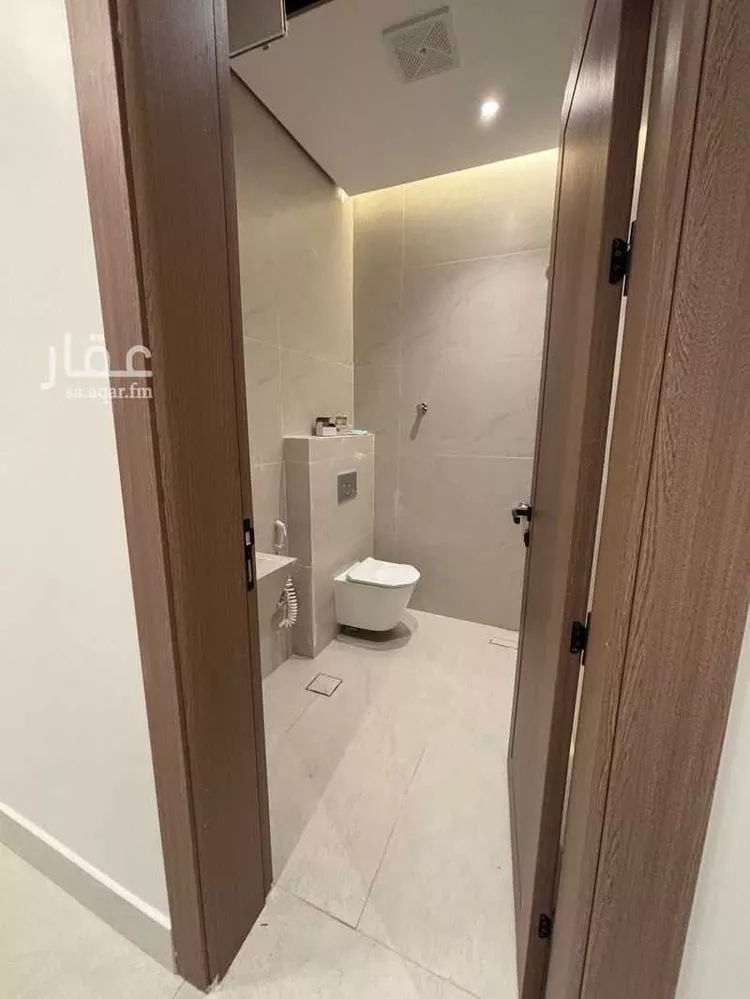 Floor for Sale in Riyadh Al Malqa 18