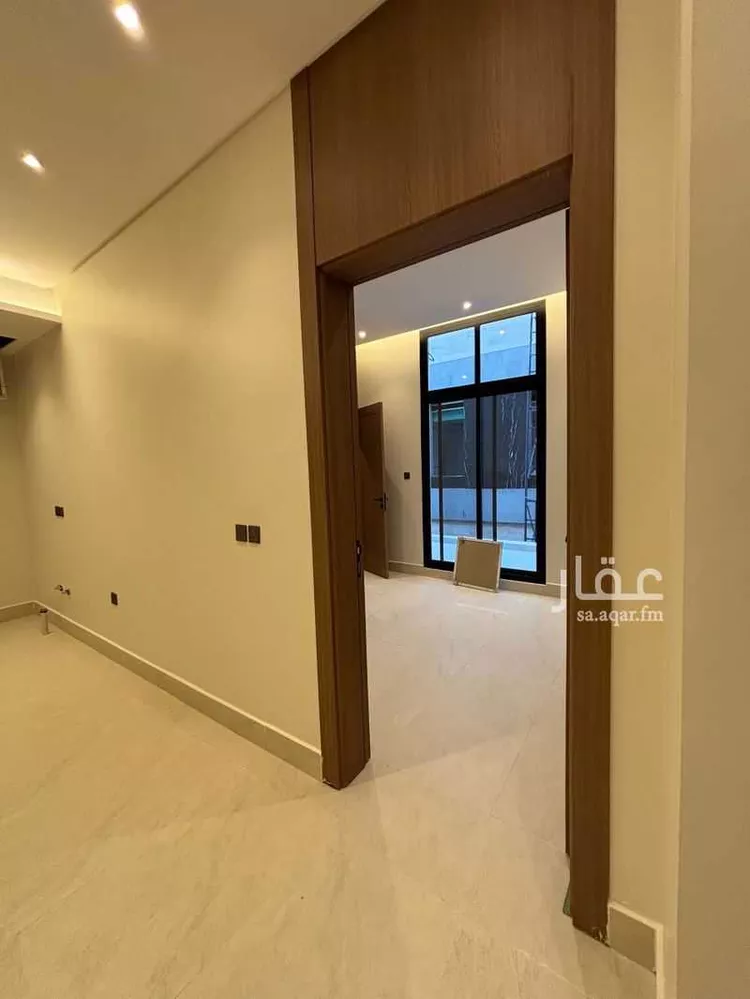 Floor for Sale in Riyadh Al Malqa 28