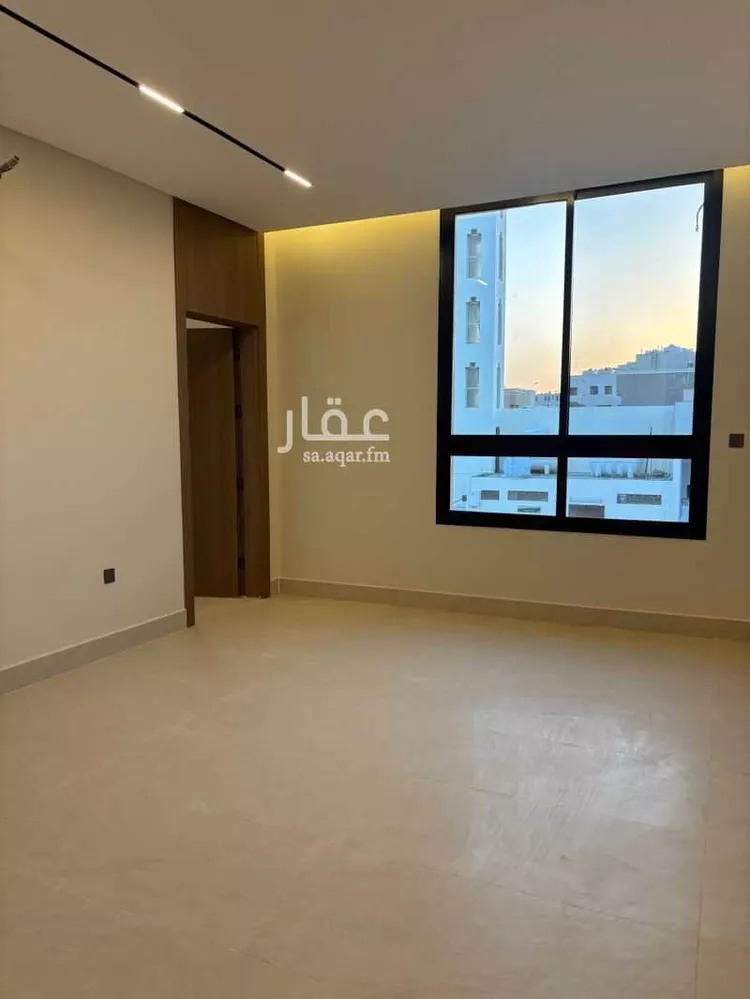 دور للبيع في شارع الجيب, حي الملقا, مدينة الرياض, منطقة الرياض 7