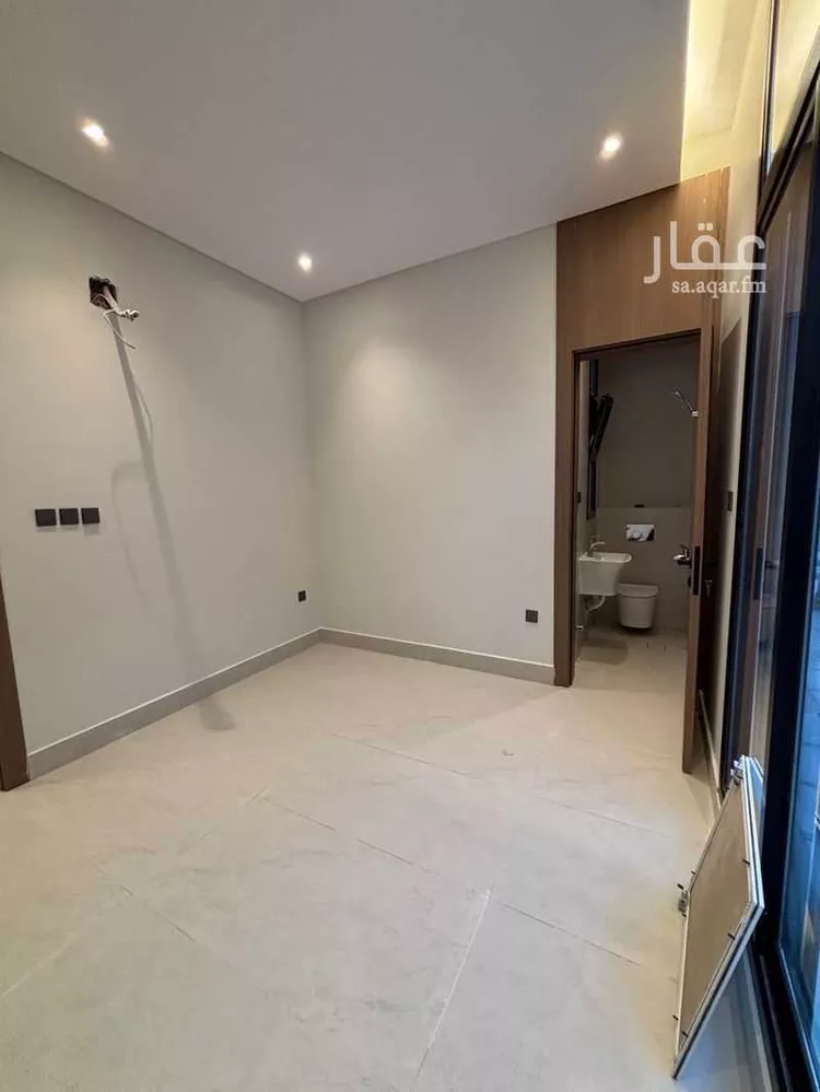 Floor for Sale in Riyadh Al Malqa 27