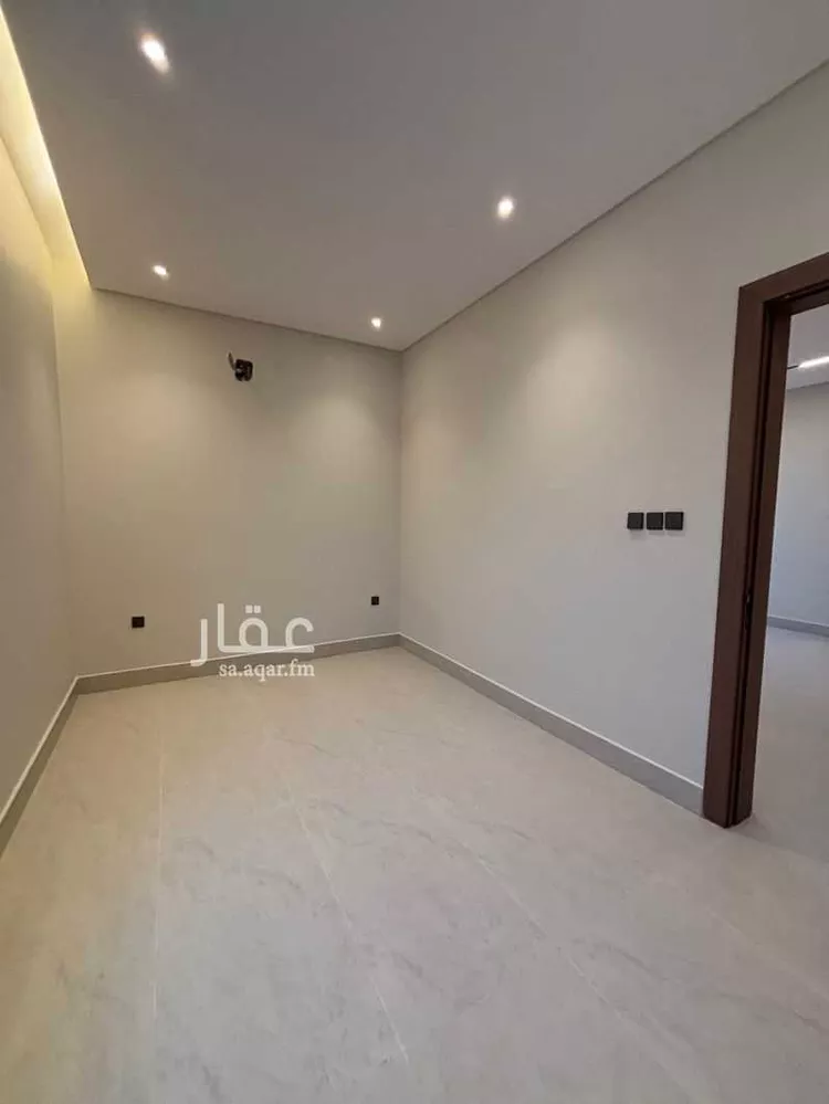Floor for Sale in Riyadh Al Malqa 14