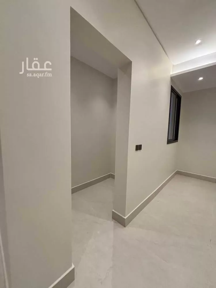 Floor for Sale in Riyadh Al Malqa 21