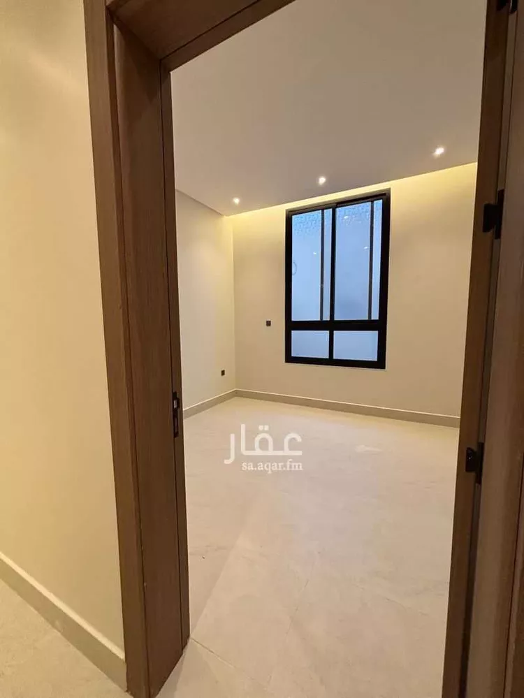 Floor for Sale in Riyadh Al Malqa 12