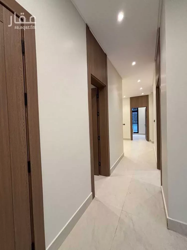 Floor for Sale in Riyadh Al Malqa 15