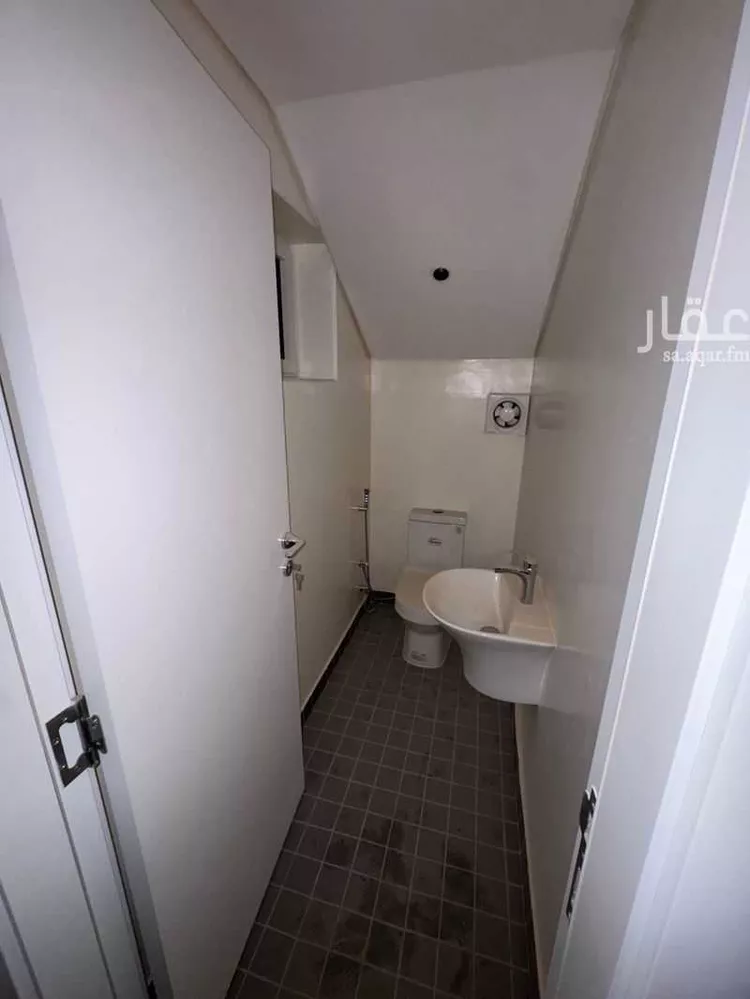 فيلا للبيع في شارع الشيخ عبدالرزاق عفيفي, حي الفاروق, مدينة الرياض, منطقة الرياض 11
