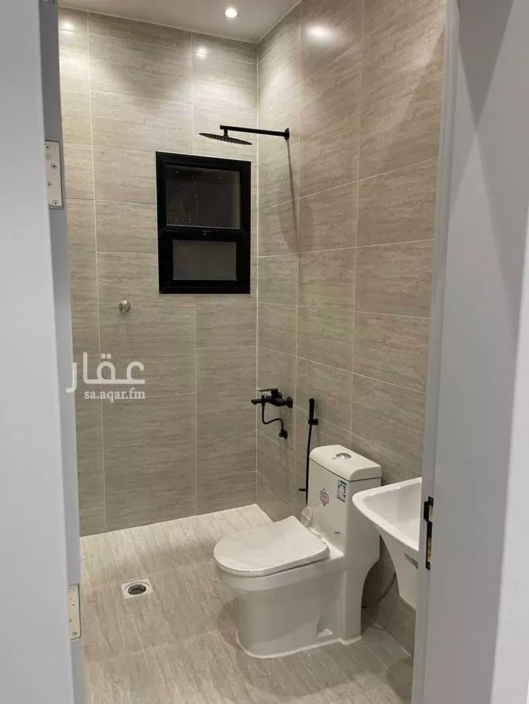 دور للبيع في شارع نهاوند, حي العزيزية, مدينة الرياض, منطقة الرياض صورة 3