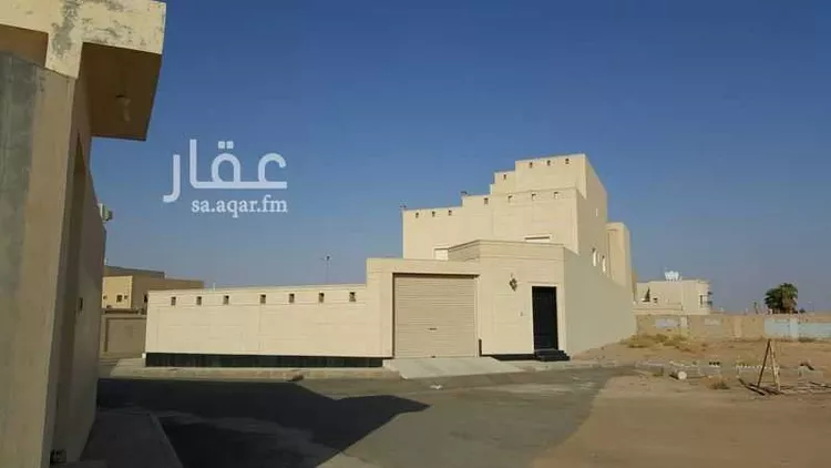 فيلا للبيع في شارع قريبة من شارع صلاح الدين الايوبي, حي المروج, مدينة عنيزة, منطقة القصيم صورة 2
