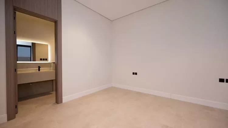 Floor for Sale in Riyadh King Fahd 4