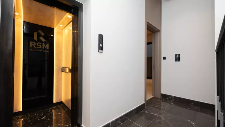 Floor for Sale in Riyadh King Fahd 8