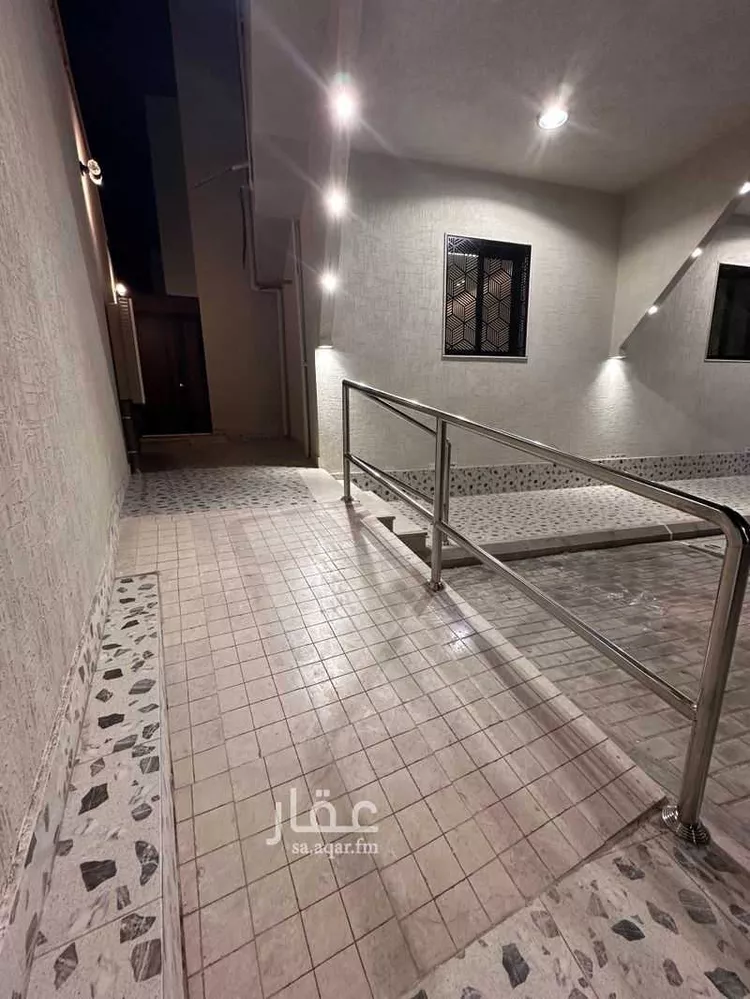 شقة للبيع في شارع عبد الرحمن بن معمر الانصاري, حي الدفاع, مدينة المدينة المنورة, منطقة المدينة المنورة 8
