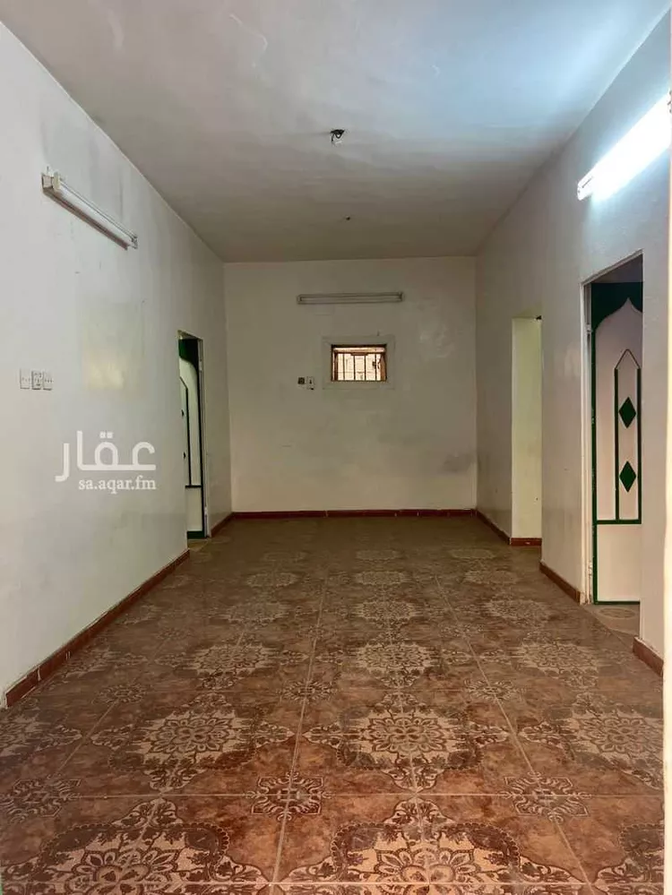 دور للبيع في شارع مالك ابن ربيعة, حي الشهداء, مدينة محائل, منطقة عسير صورة 4