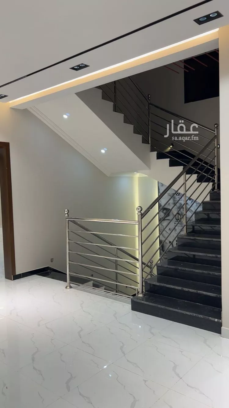 فيلا للبيع في شارع الملك فيصل بن عبدالعزيز, حي السلام, مدينة صامطة, منطقة جازان صورة 3