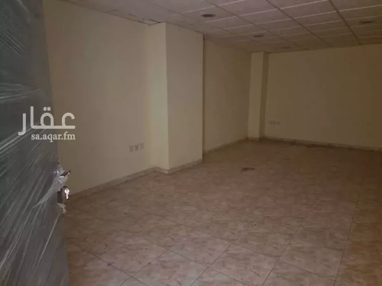 مكتب تجاري للإيجار في شارع محمد أبي نقطة, حي المدينة الصناعية الجديدة, مدينة الرياض, منطقة الرياض 14