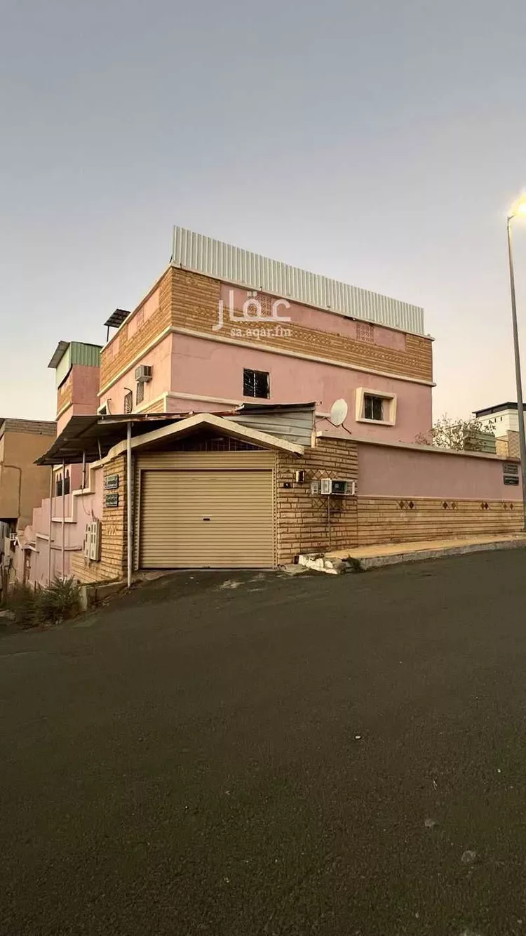 فيلا للبيع في شارع عبدالله بن معبد بن الحرث, حي القطبية الشرقية, مدينة الطائف, منطقة مكة المكرمة صورة 2