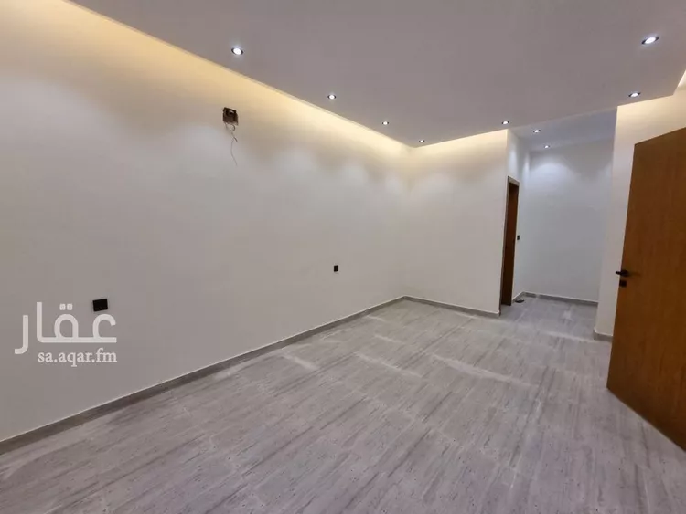 فيلا للبيع في شارع عبدالرحمن القاضي, حي عكاظ, مدينة الرياض, منطقة الرياض صورة 5