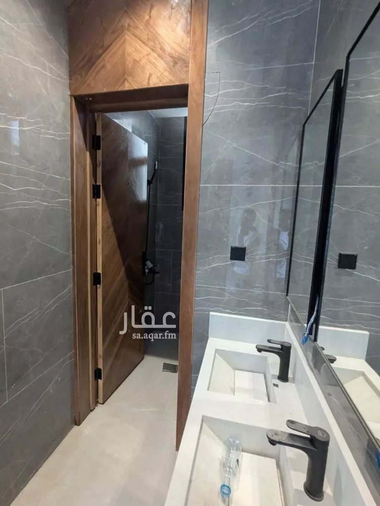 فيلا للبيع في شارع علي بن الحسن الخزرجي, حي عكاظ, مدينة الرياض, منطقة الرياض صورة 4