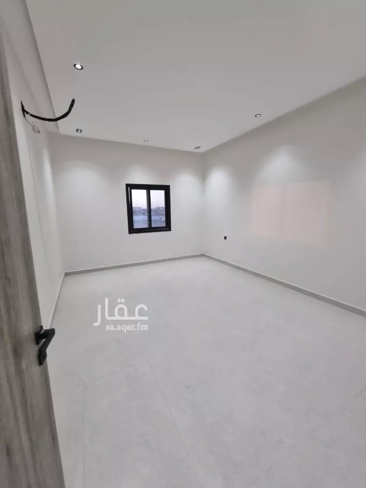 دور للبيع في شارع محمد بن احمد بن الضياء, حي عكاظ, مدينة الرياض, منطقة الرياض 6
