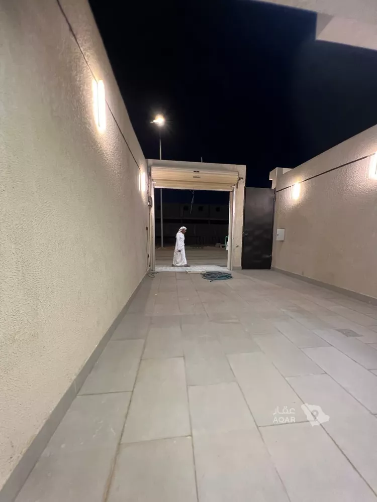 Floor for Sale in Riyadh Dirab 2
