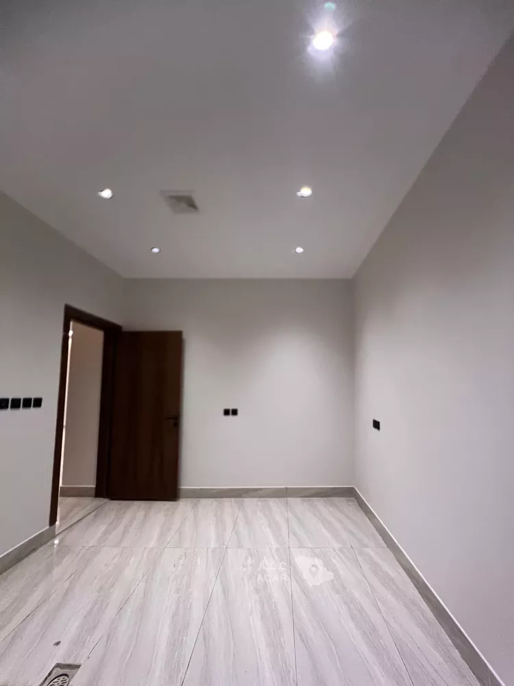 Floor for Sale in Riyadh Dirab 13