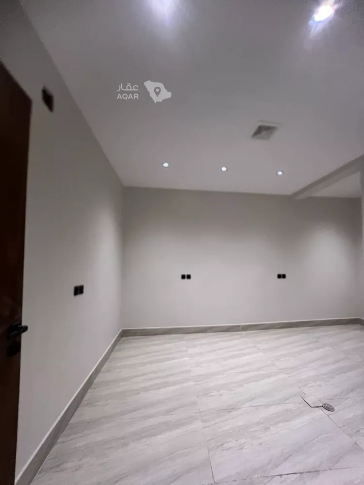 Floor for Sale in Riyadh Dirab 12