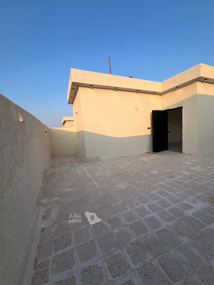 Floor for Sale in Riyadh Dirab 8