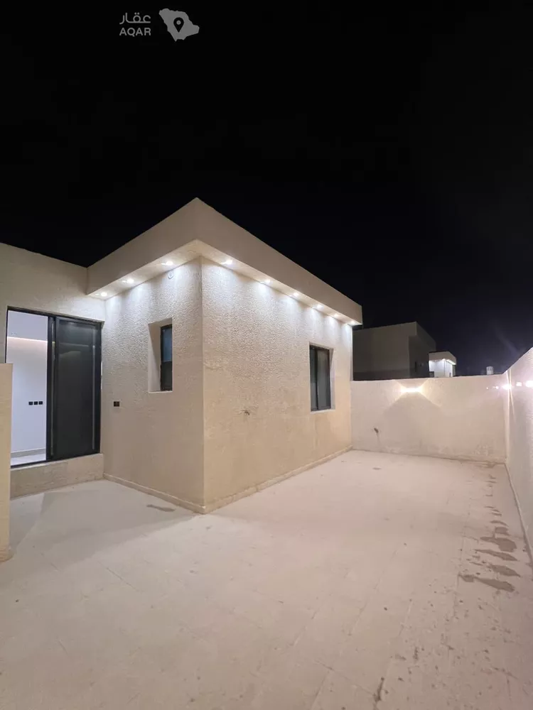 Floor for Sale in Riyadh Dirab 17