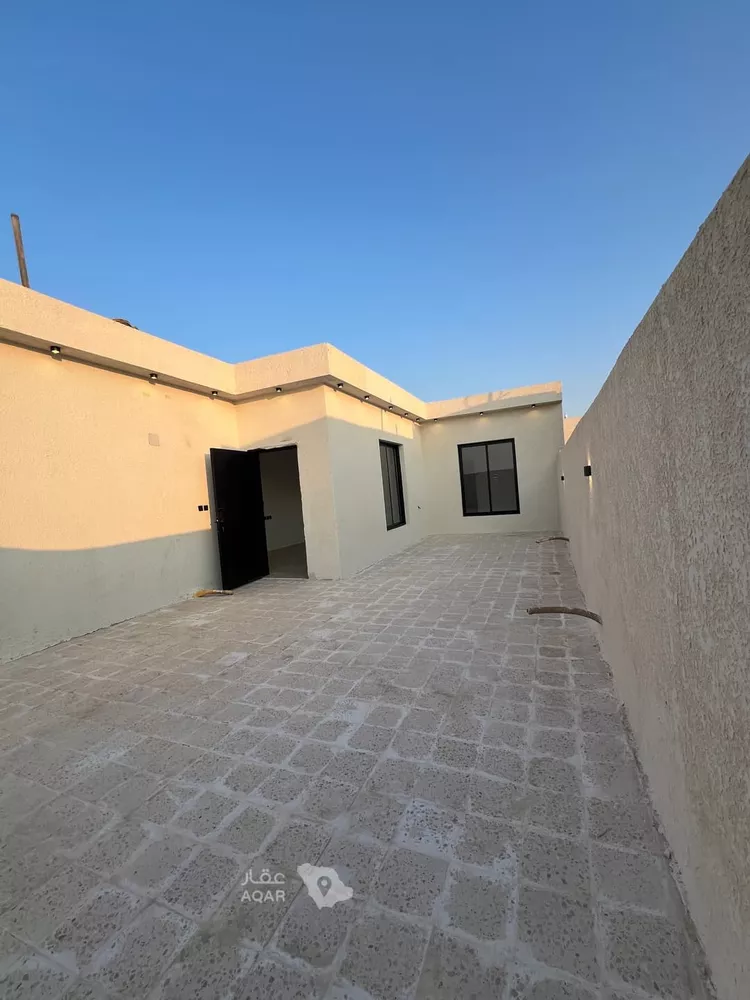 Floor for Sale in Riyadh Dirab 18