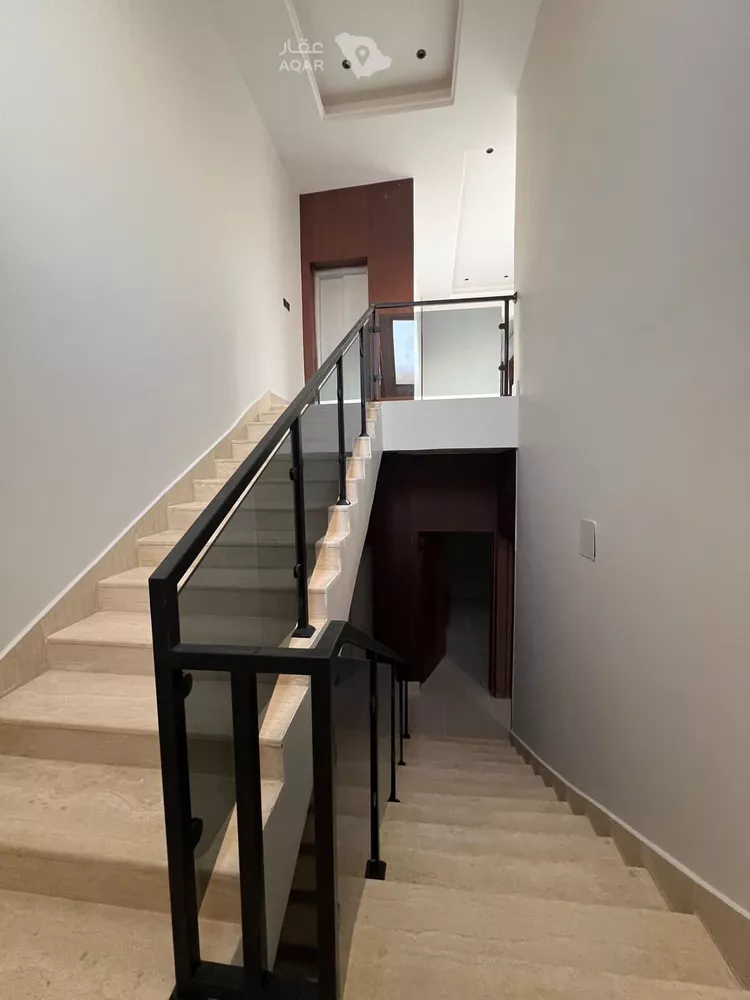 Floor for Sale in Riyadh Dirab 6